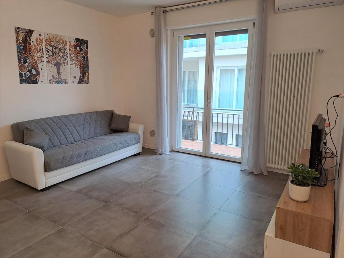Lux Family Apartment Бардолино Екстериор снимка
